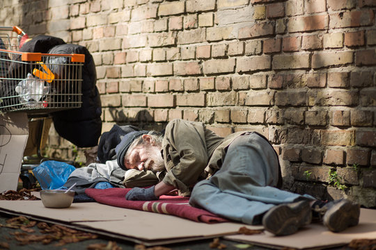Grants Pass City Council Considers Expansion of Resting Sites for Unhoused Individuals