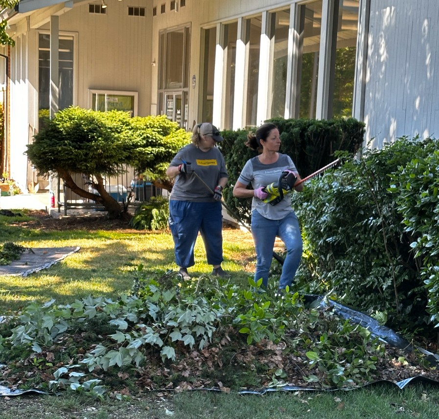 Grants Pass Library Receives Major Landscaping Boost During Edward Jones Day of Caring