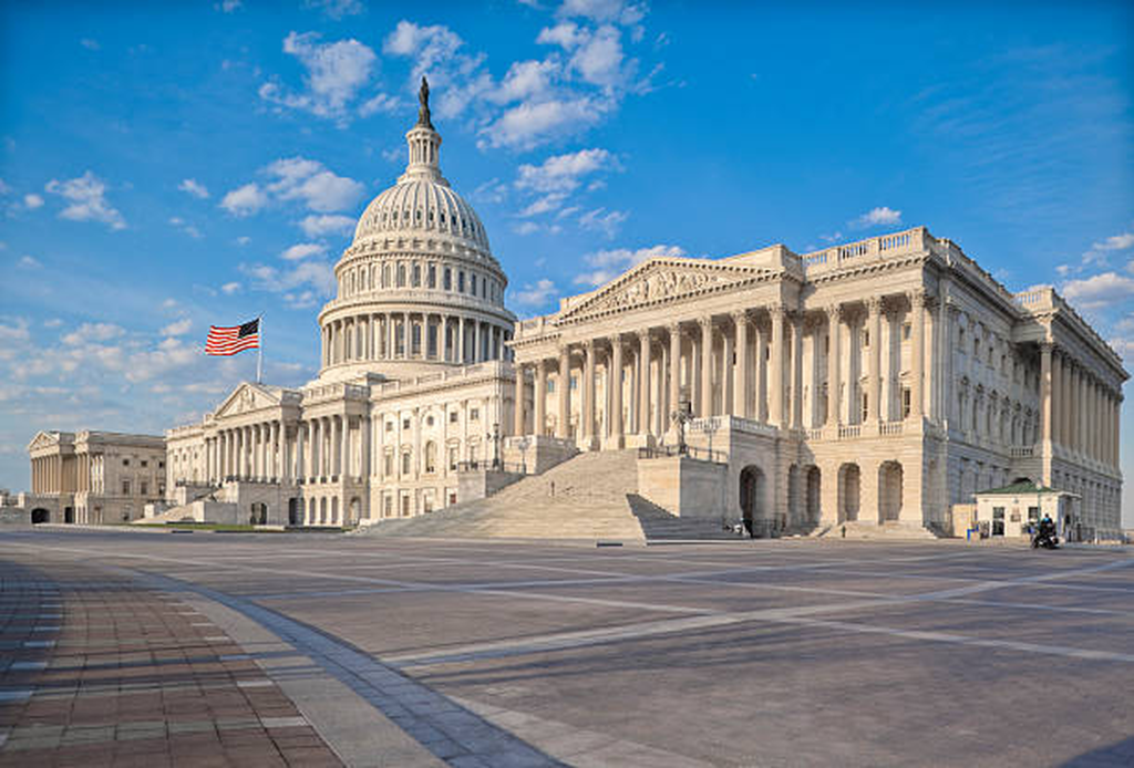 House Votes to Advance Gray Wolf Delisting as Debate Over Wildlife Management Intensifies